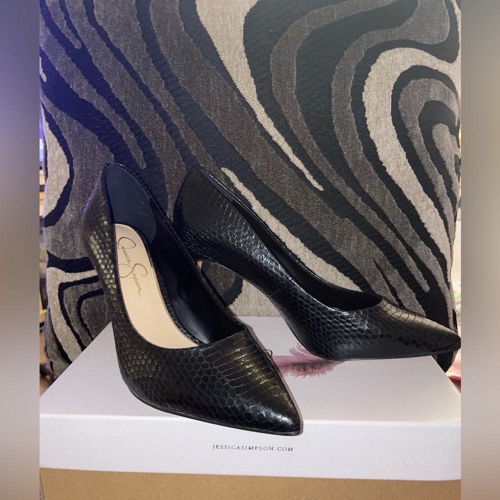 Women’s Jessica Simpson Crocodile Pumps